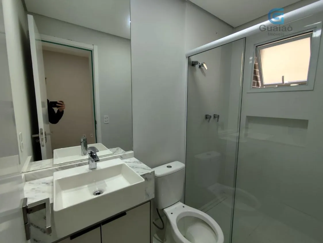 Imagem Vendo Apartamento Reformado, 02 suítes, 01 vaga garagem demarcada p/ carro elétrico, Lazer Completo, 50 metros da praia, Aparecida, Santos/SP