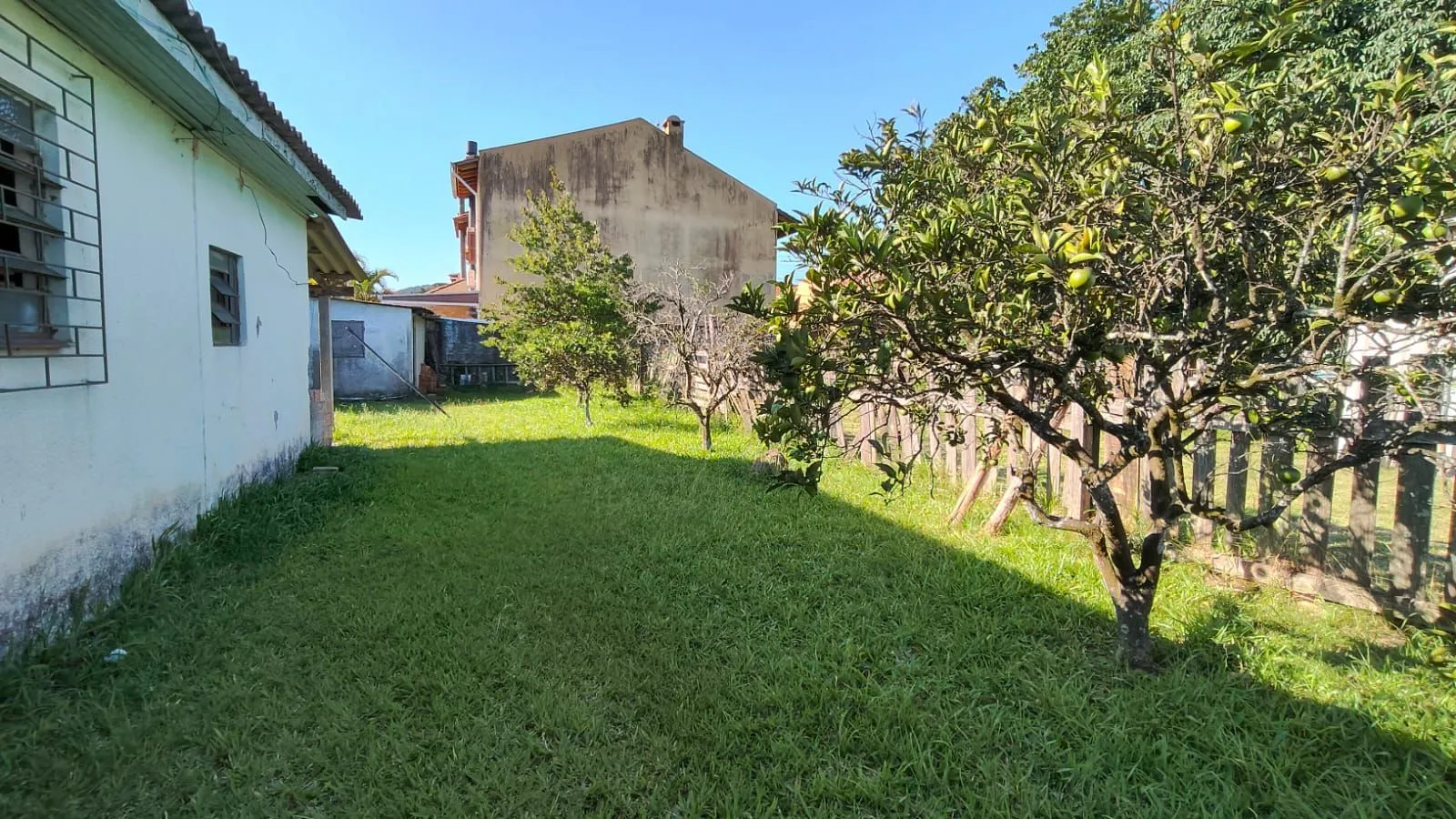 Imagem Casa com Terreno Grande com ótima Localização