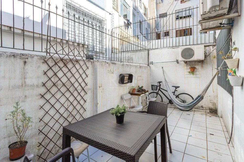 Imagem Apartamento térreo com pátio de 1 dormitório no bairro Santa Cecilia