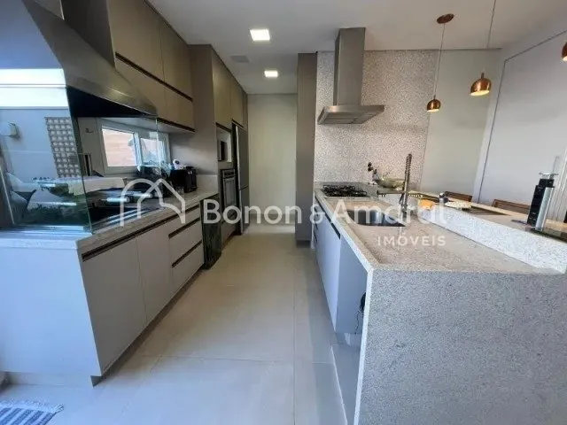 Imagem Sobrado de Alto Padrão no Condomínio Bella Guarda del Bosco: Conforto, Sofisticação e Tecnologia"