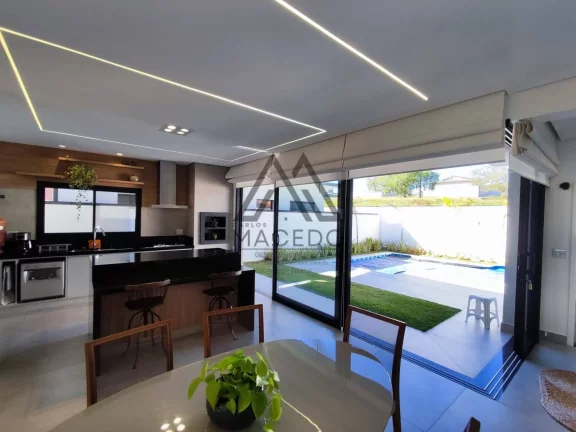 Imagem Imóvel de Alto Padrão, mobiliado com 3 Suítes no Ninho Verde I