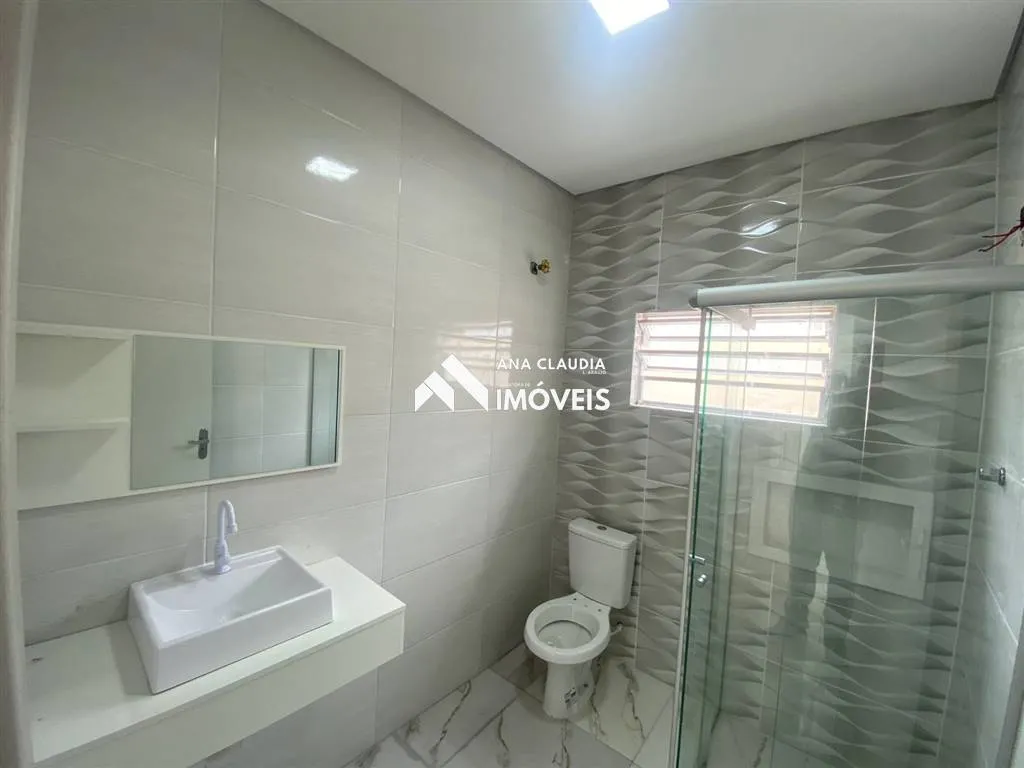 Imagem Casa ISOLADA lote inteiro