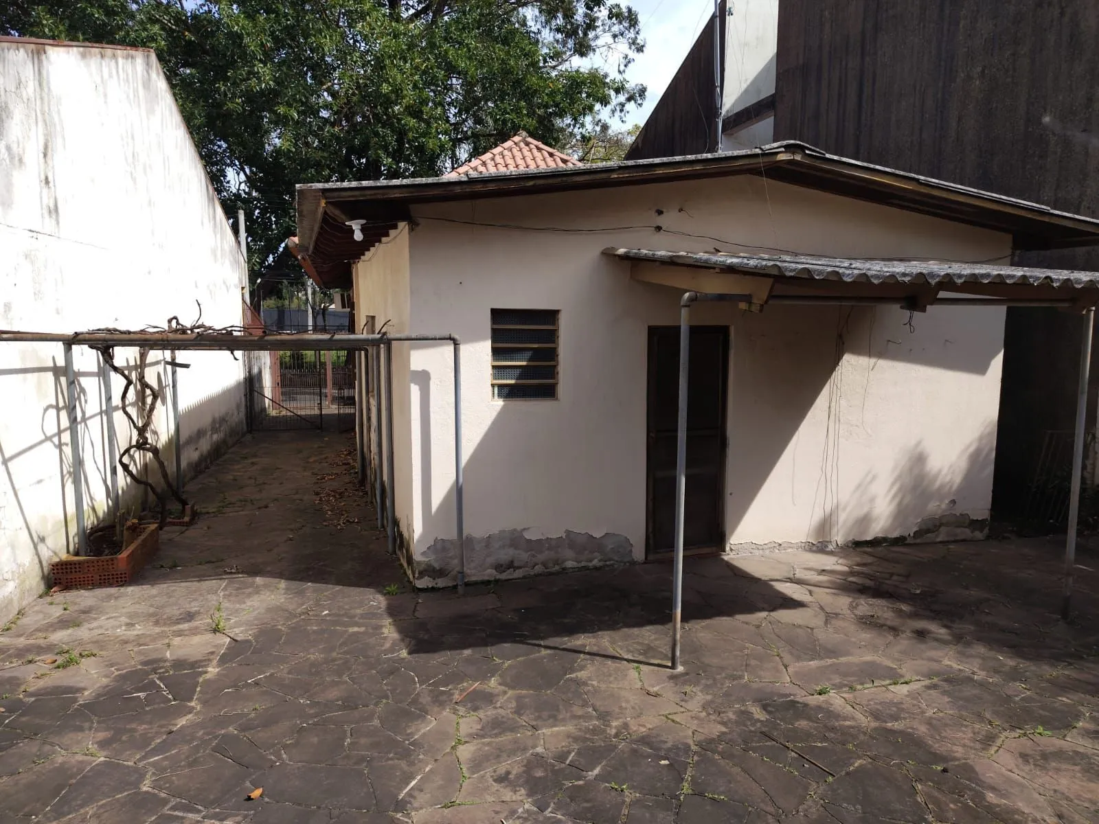 Imagem Casa com 03 quartos no Bairro São Pedro em Porto Alegre