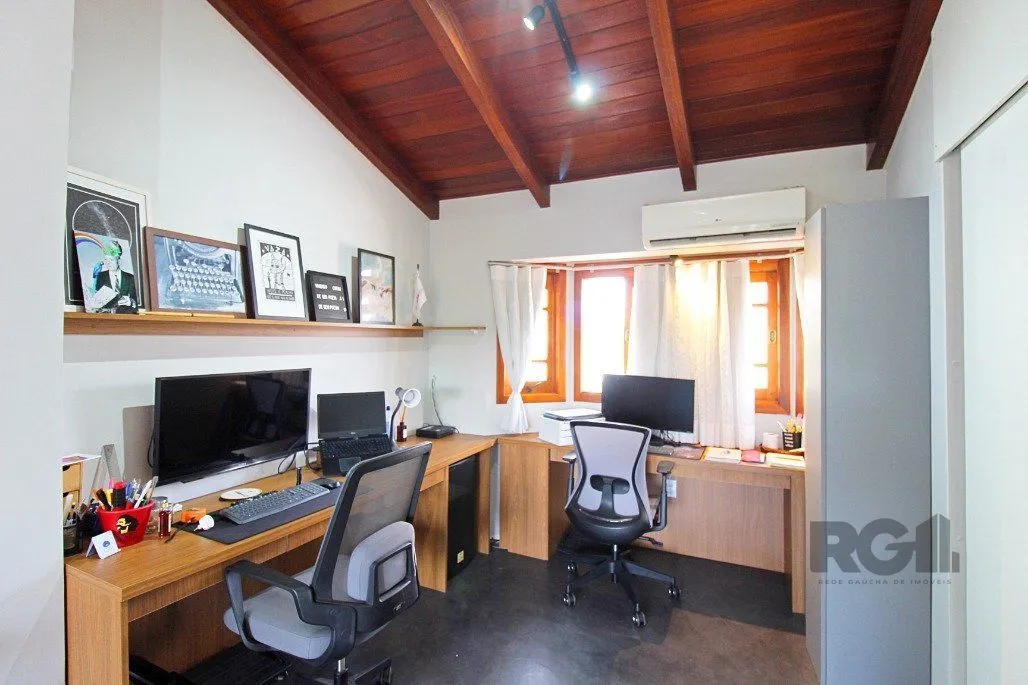 Imagem Sobrado para Venda - 218m², 4 dormitórios, sendo 3 suites, 2 vagas - Ipanema