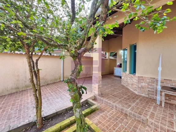 Imagem Excelente Casa à Venda em Guaiúba, Guarujá - 3 Dormitórios, Suíte e 4 Vagas de Garagem