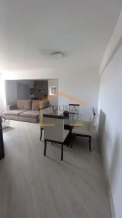 Imagem Apartamento reformado, com 3 dormitórios e armários planejados, cozinha com móveis planejados, ar...