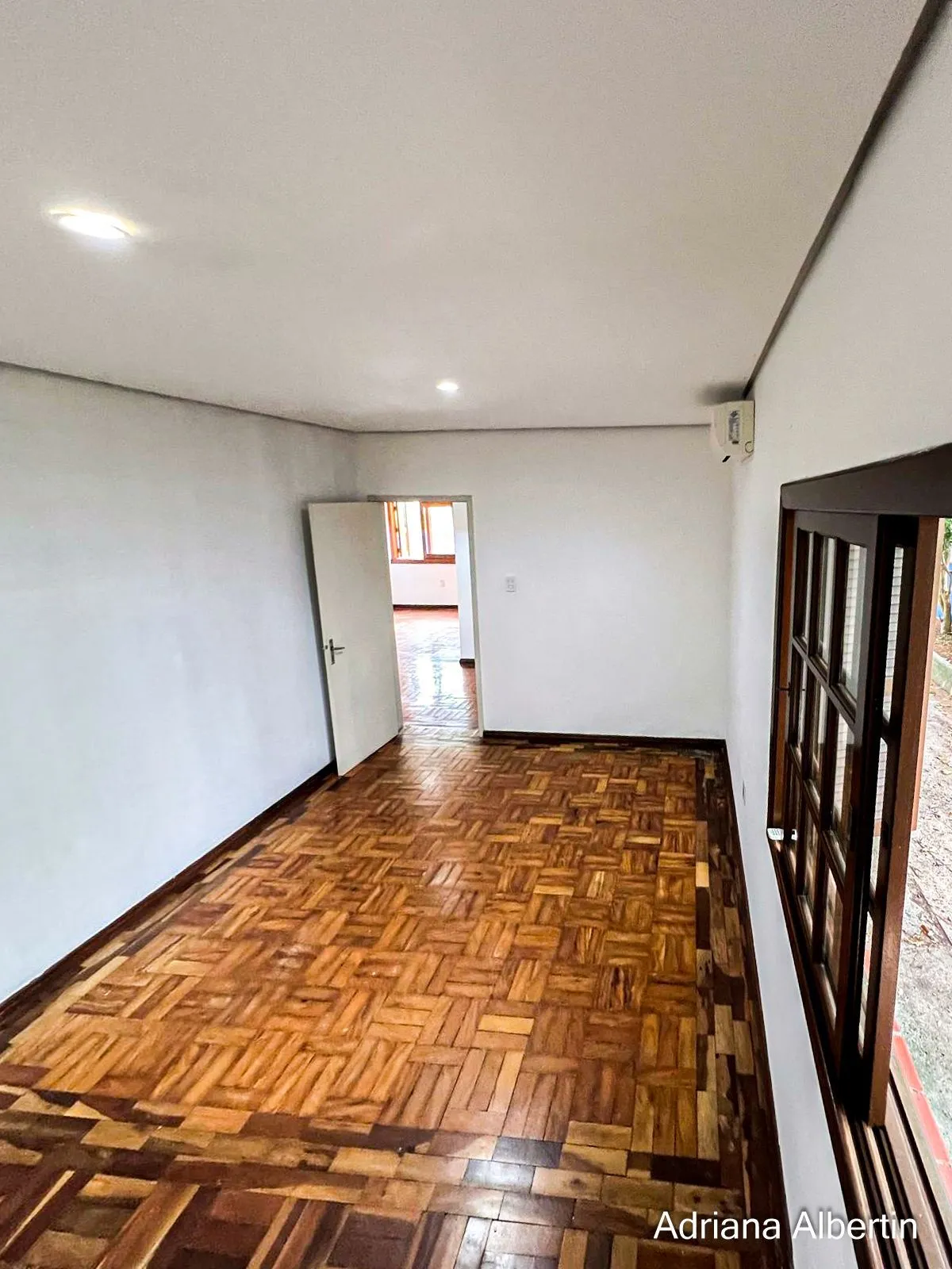 Imagem Casa para Venda - 180m², 3 dormitórios, sendo 1 suites, 2 vagas - Ipanema