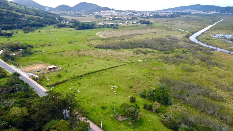 Imagem Oportunidade Única! Terreno à Venda em Garopaba-SC, Bairro Ambrósio - 50.501,62m² de área. Investimento promissor para incorporadoras.