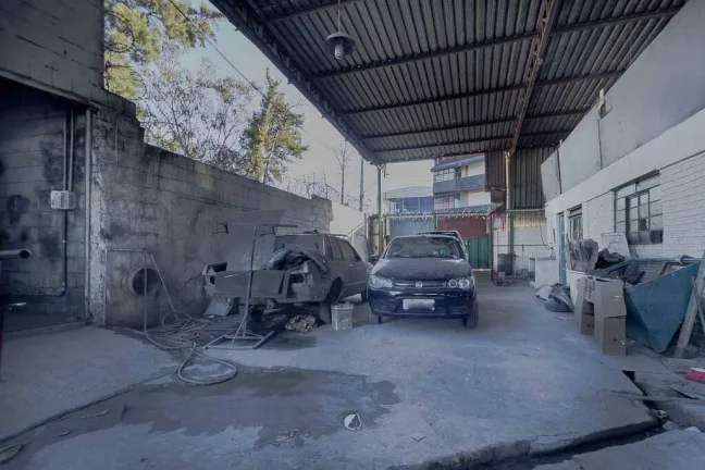 Imagem Excelente terreno com galpão construído, bem próximo da Rodovia Fernão Dias