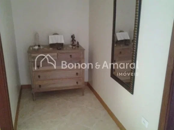 Imagem Esta casa está localizada no condomínio Colinas Ermitage, em Sousas, Campinas-SP, em um terreno de...