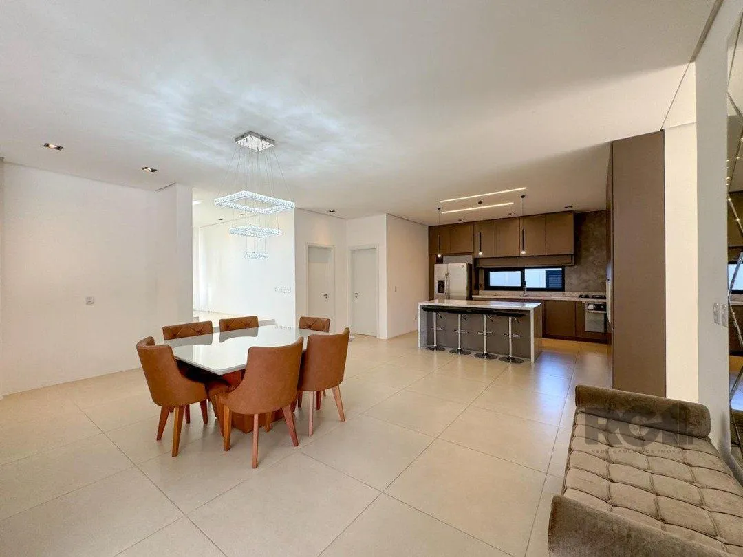 Imagem Casa Condominio para Venda - 340m², 4 dormitórios, sendo 4 suites, 4 vagas - Alphaville