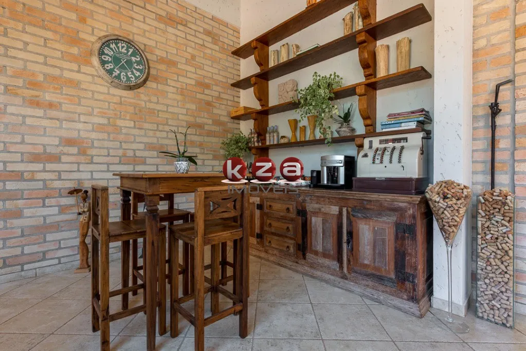 Imagem Luxuosa mansão de alto padrão a venda no Condomínio Terras de São José em Itu- SP, com 5 suítes, amplo gourmet com piscina e 1.500m² de área.