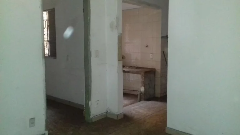 Imagem Salão comercial, com mezanino, escritório com 03 salas, 02 banheiro e cozinha.Excelente localizaç...