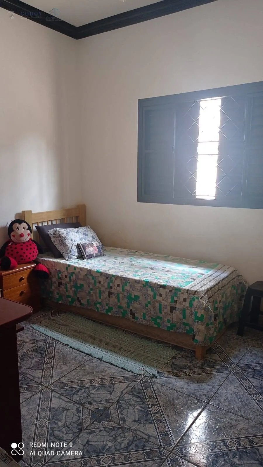 Imagem Linda Casa com Suíte, Escritório e Garagem Coberta em Ótima Localização