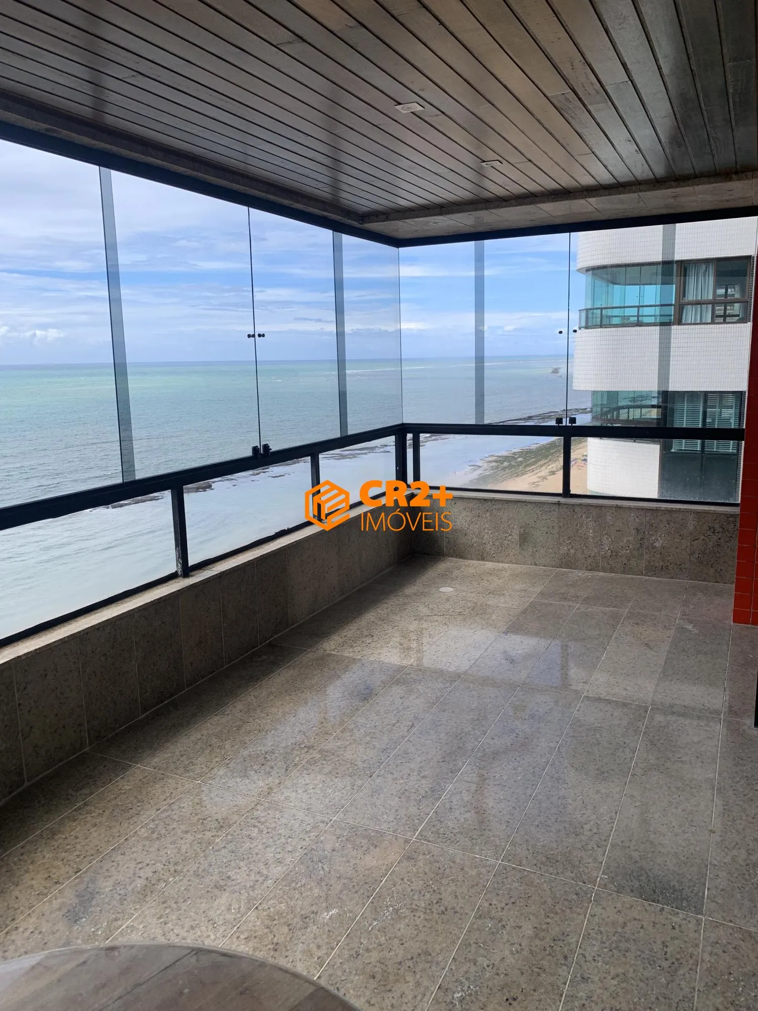 Foto do imóvel Vendo apartamento beira mar de piedade com 4 suítes- 247m² em Avenida Bernardo Vieira de Melo, 470 - Piedade, Jaboatão dos Guararapes - PE