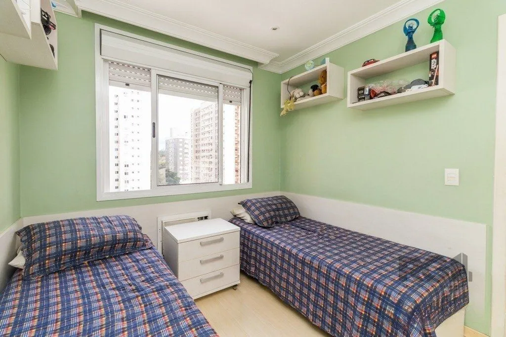 Imagem Apartamento 95m² - semi mobiliado, 3 dormitórios, 1 suíte e 2 vagas no bairro Passo da Areia