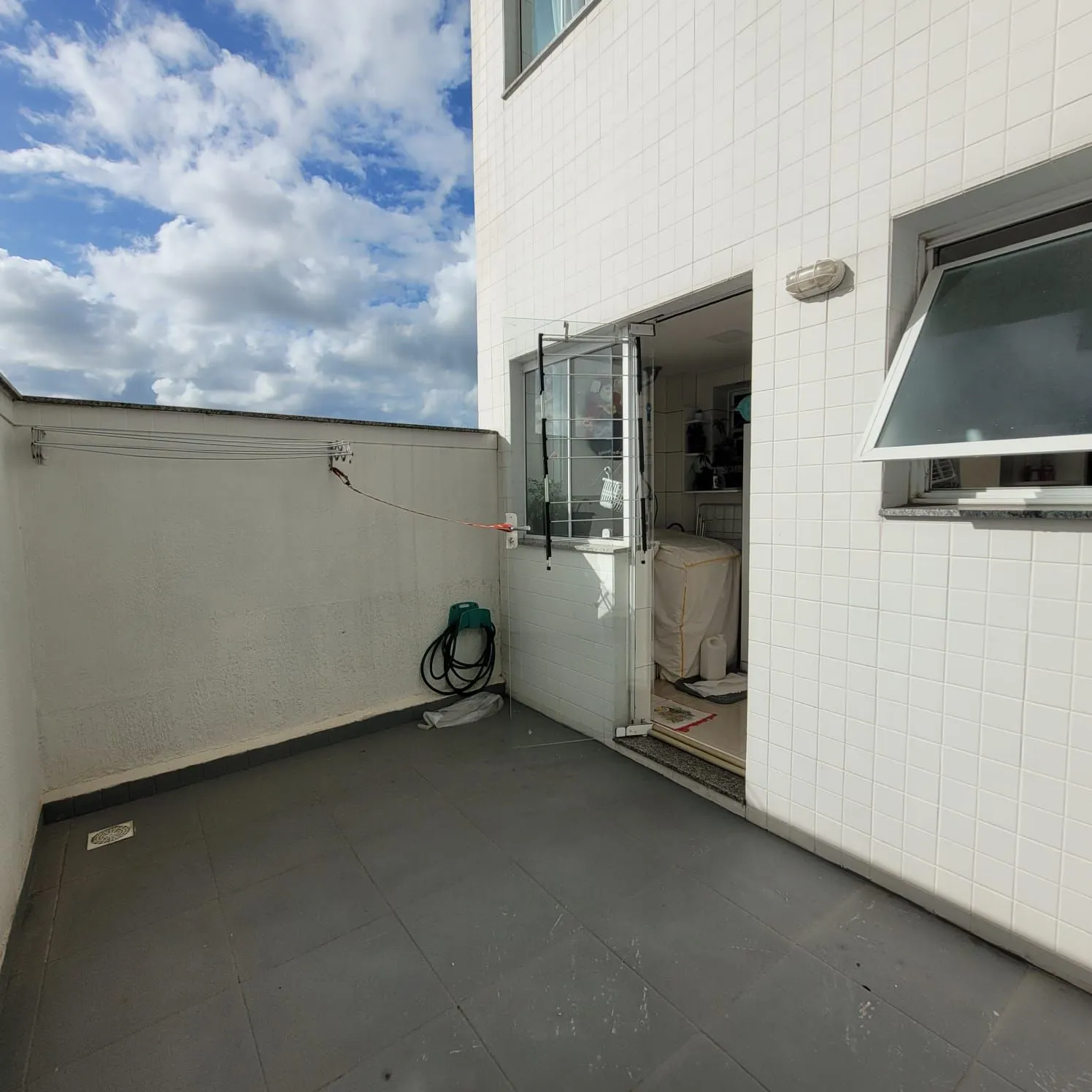 Imagem Apartamento com terraço, sacada, churrasqueira, 1 dor no Centro de Tramandaí