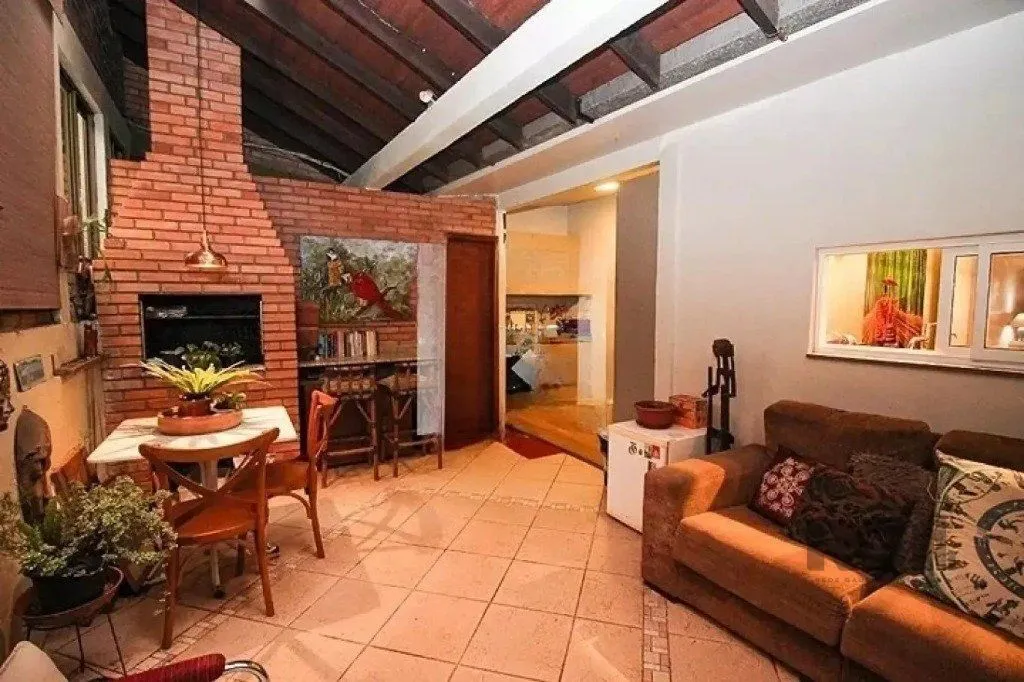 Imagem Casa com 3 dormitórios no bairro Medianeira