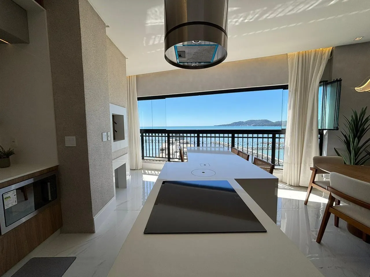 Imagem Apartamento com vista para o mar à venda com 140m2 por R$ 6.800.000,00