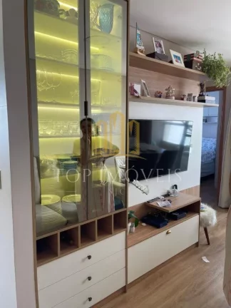 Imagem Maravilhoso apartamento dois dormitórios varanda repleto de planejados