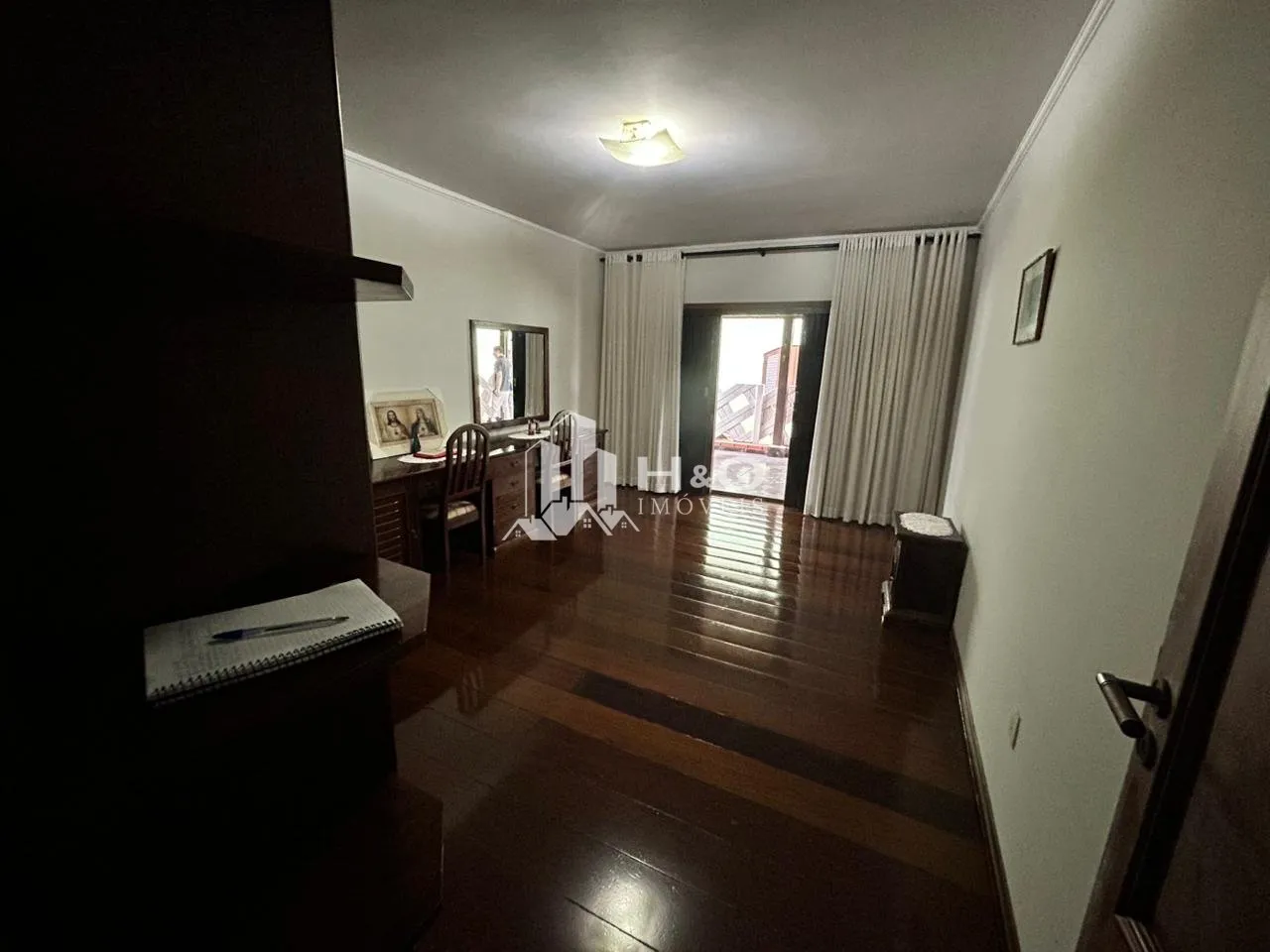 Imagem Sobrado Alto Padrão com 3 Dormitórios, 1 Suíte, 6 Vagas, Quintal Amplo e Espaço Multifuncional - Cidade Líder - R$ 1.500.000