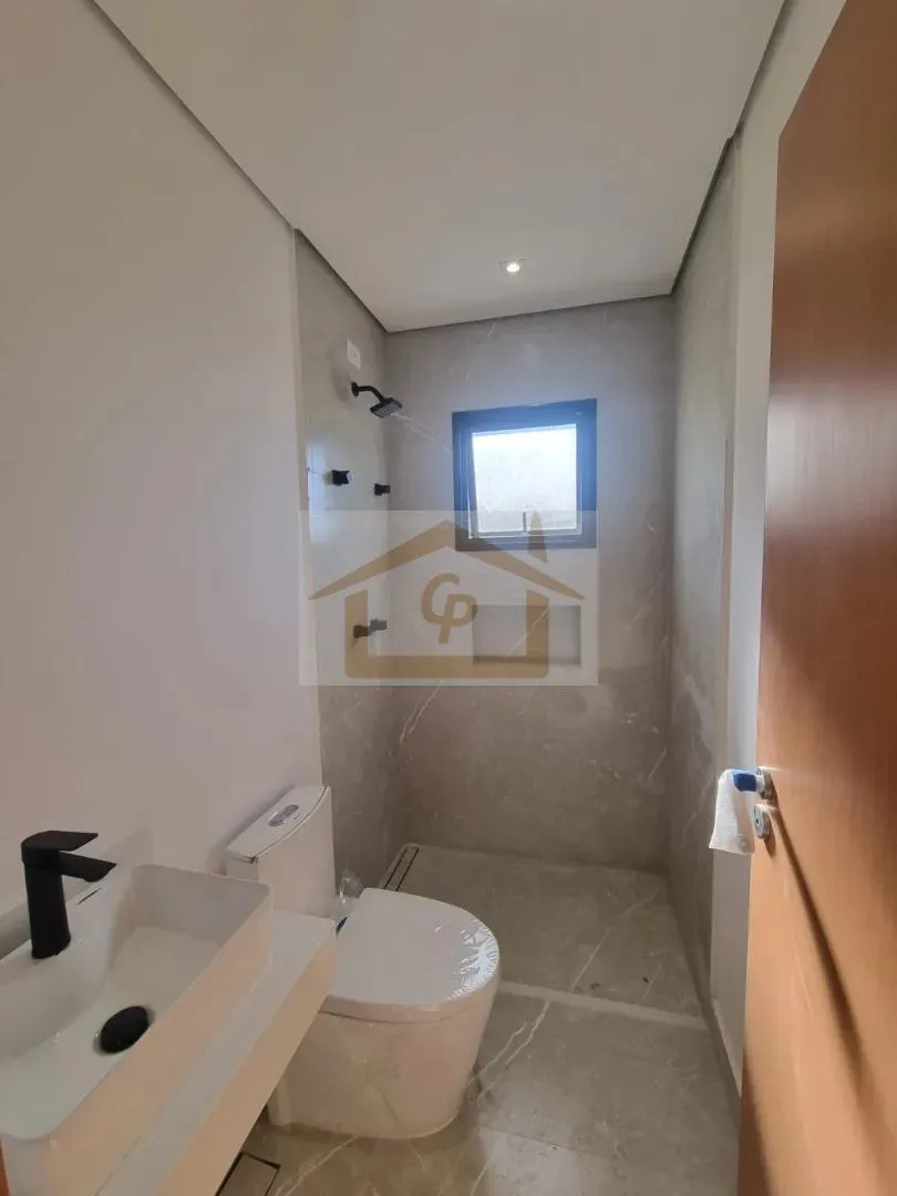 Imagem Casa com 3 quartos (um suíte), 3 vagas. Novidade na Granja Viana!