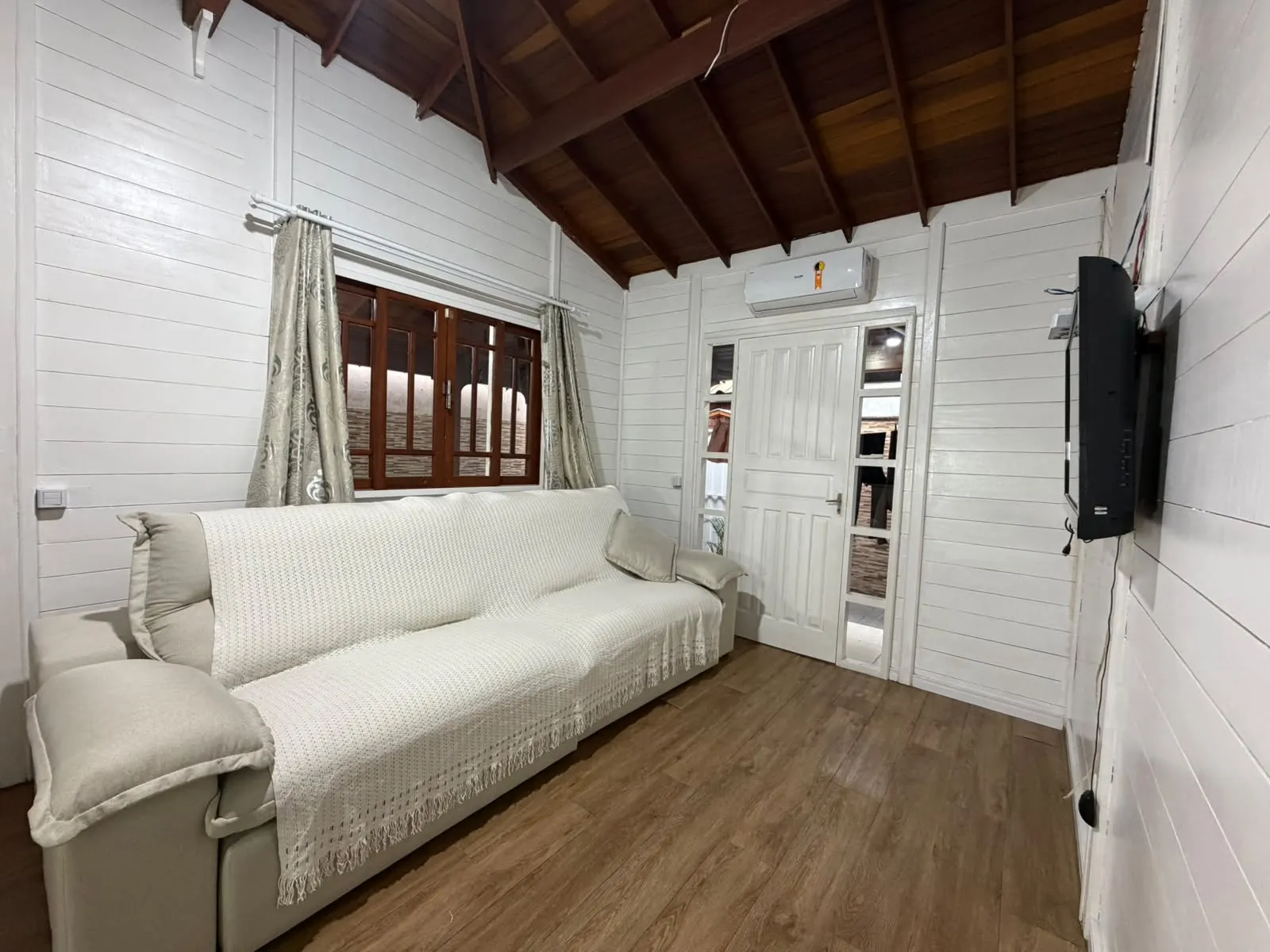 Imagem Casa à venda com 144m2 por R$ 650.000,00