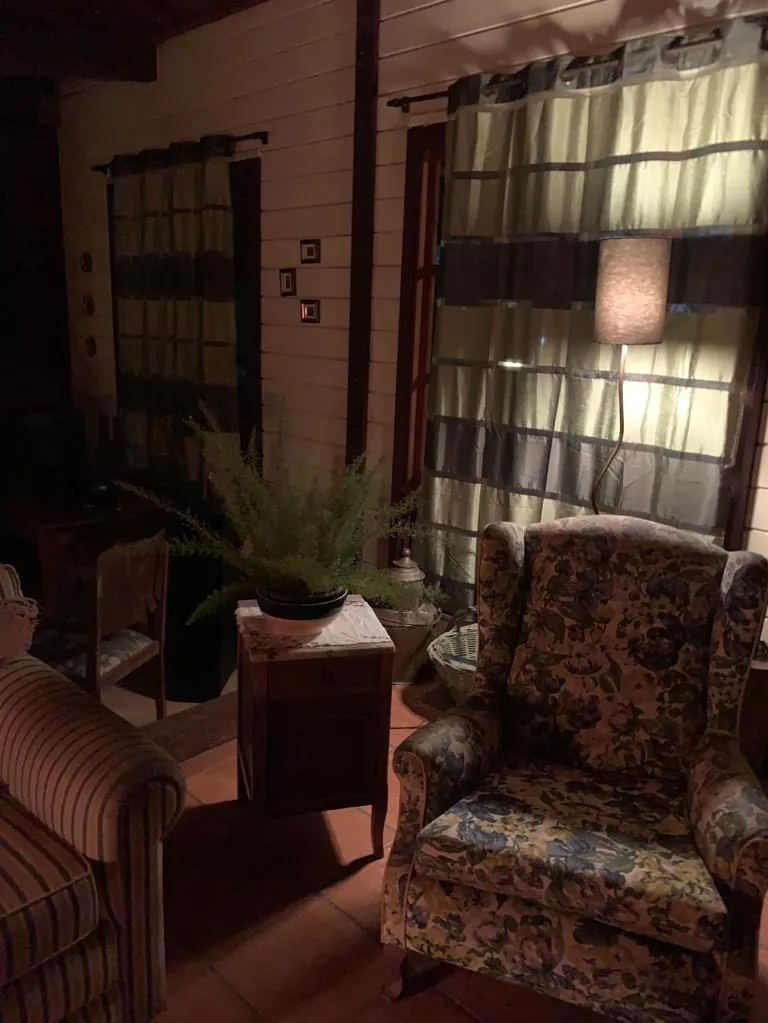 Imagem Venha se encantar com esta belíssima Casa de Campo localizada em um Condomínio Fechado!