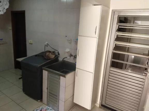 Imagem Casa em área nobre, 3 dormitórios com 1 suíte.
