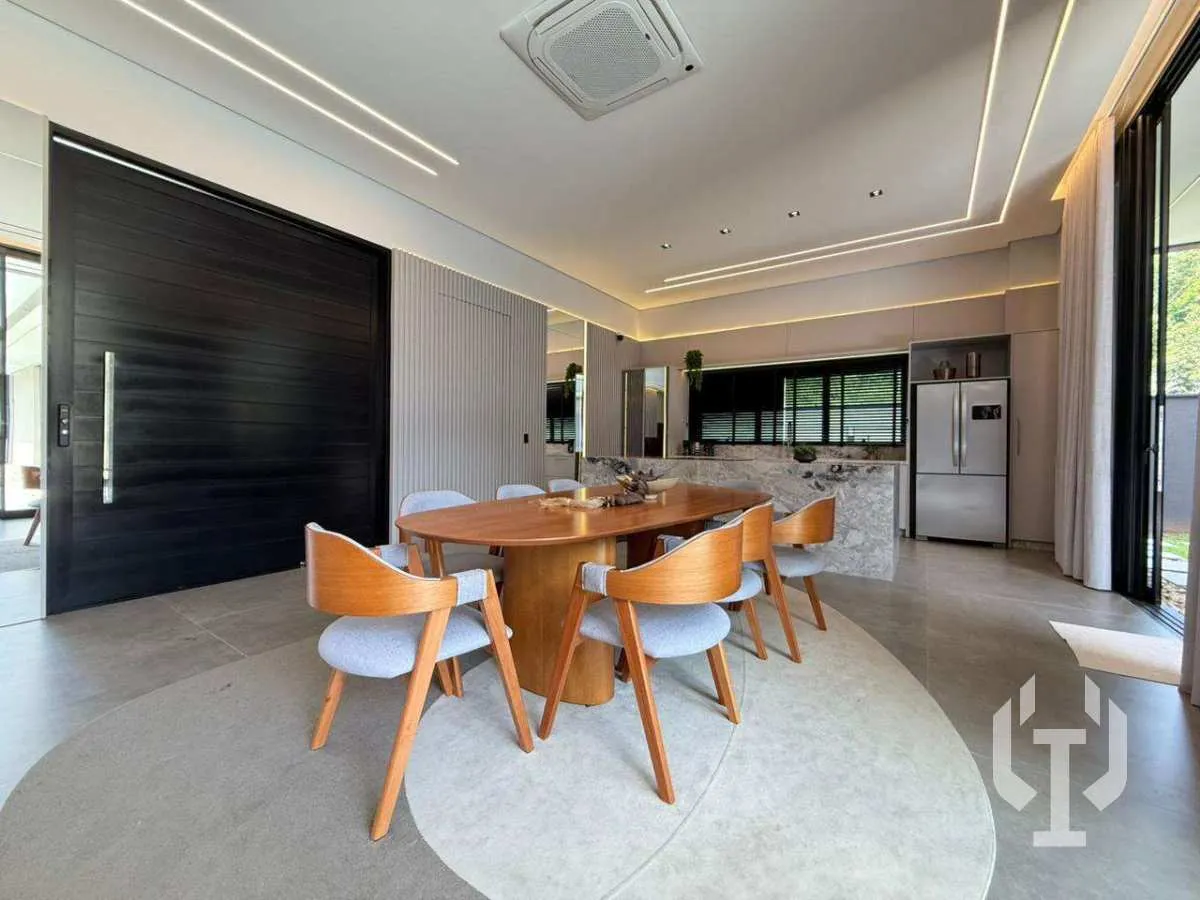 Imagem Casa de condomínio à venda, no Chácara Flora em Itapema, Casa branca, com 5 quartos, 563m2