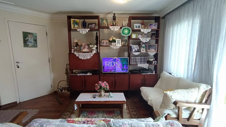 Imagem Vende apartamento de 76m² com 2 dormitórios sendo 1 suíte e com 2 vagas de garagem. Com vista livre.