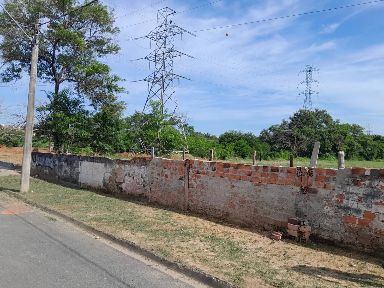 Imagem Terreno Plano de 7.000m² à Venda no Bairro Mineirão, Sorocaba - SP