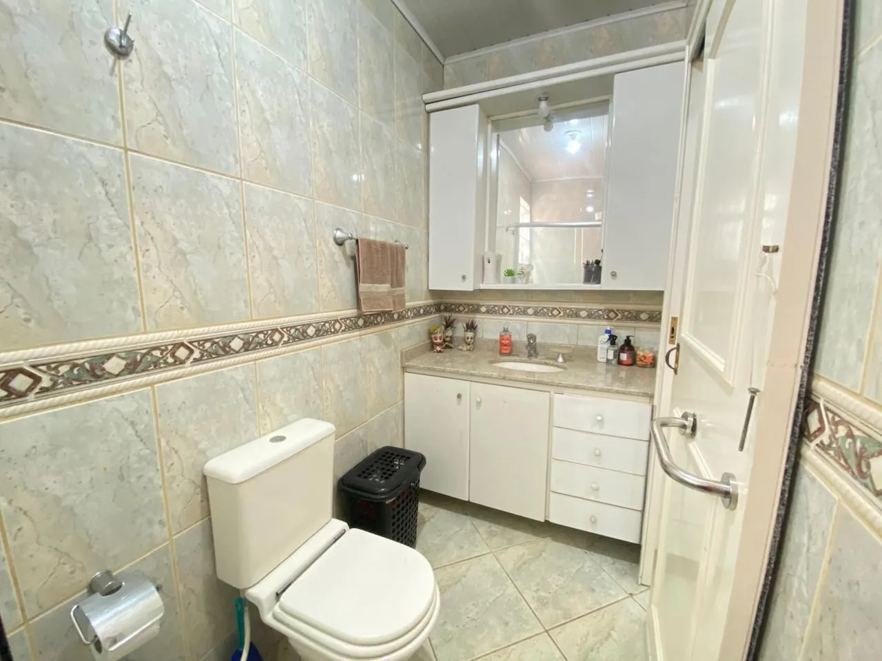 Imagem Casa 4 dormitórios I vaga 8 carros I Bairro Camaquã