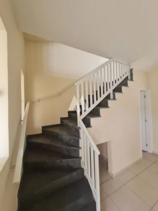Imagem Sobrado Triplex , Recém Construído, 2 suítes , 2 vagas de garagem , Quintal e no Valor justo!