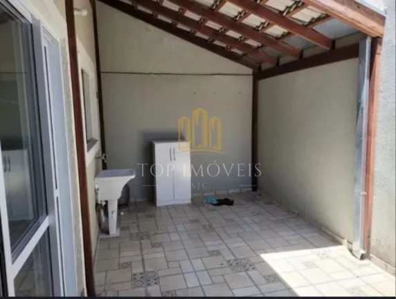 Imagem Seu refúgio perfeito em um charmoso condomínio! Encante-se com esta bela casa de 3 dormitórios, sendo 1 suíte.