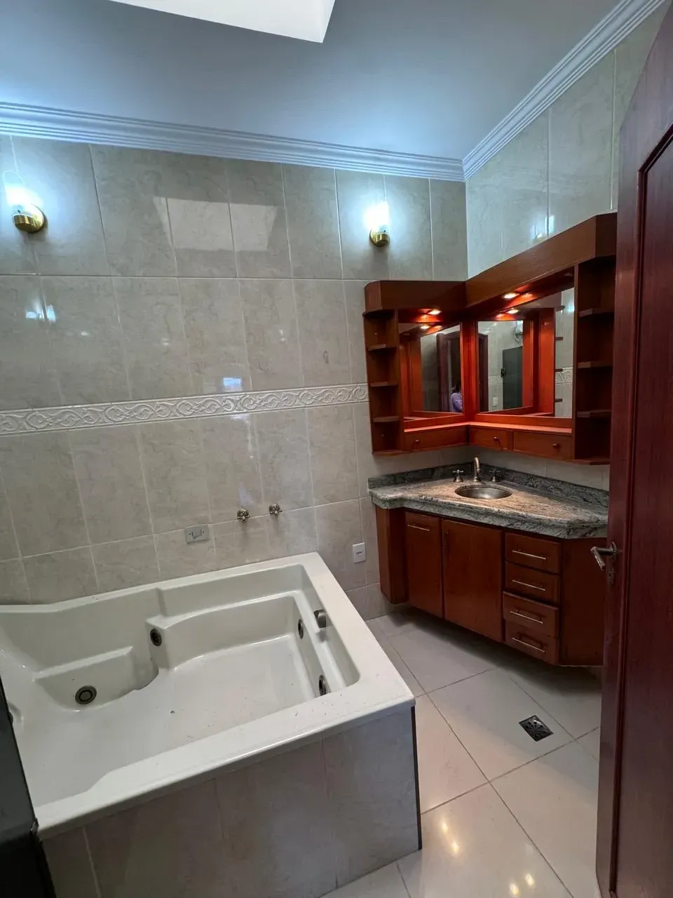 Imagem Casa com 3 Quartos à Venda ou Locação, 400 m² em Jardim da Fonte - Jundiaí
