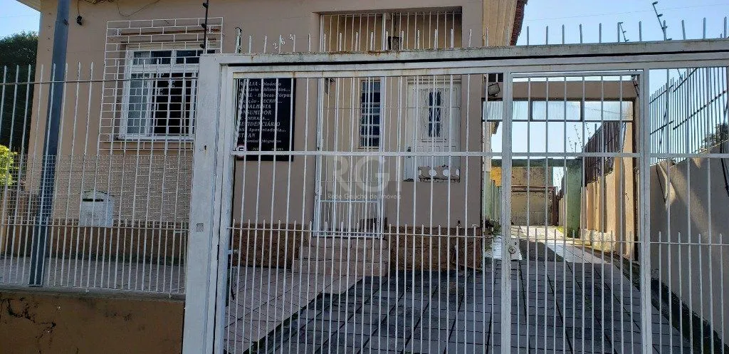 Imagem Casa para Venda - 200m², 8 dormitórios, 5 vagas - Teresópolis