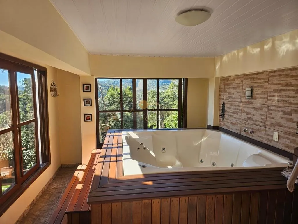 Imagem Casa em Condomínio para Venda em Teresópolis / RJ no bairro Tijuca
