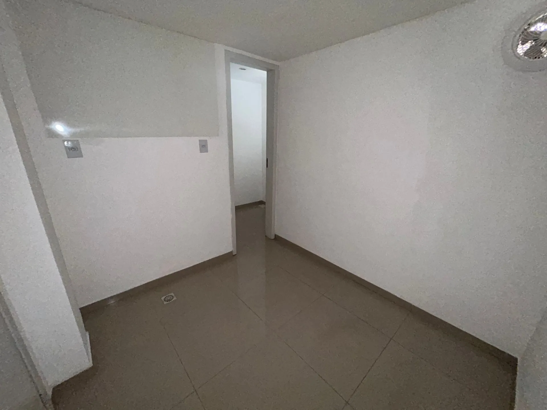 Imagem Sala comercial à venda em Porto Alegre, Centro Histórico, 72m2