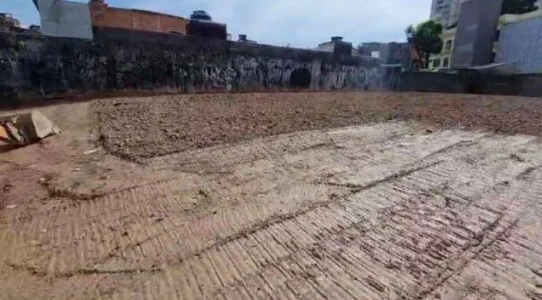 Imagem Localização privilegiada e espaço amplo - o terreno dos sonhos para o seu negócio! ( 2 terrenos ...