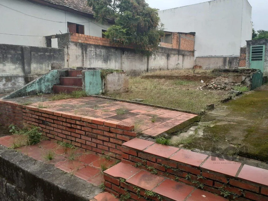 Imagem Vendo terreno no Bairro Partenon em Porto Alegre.