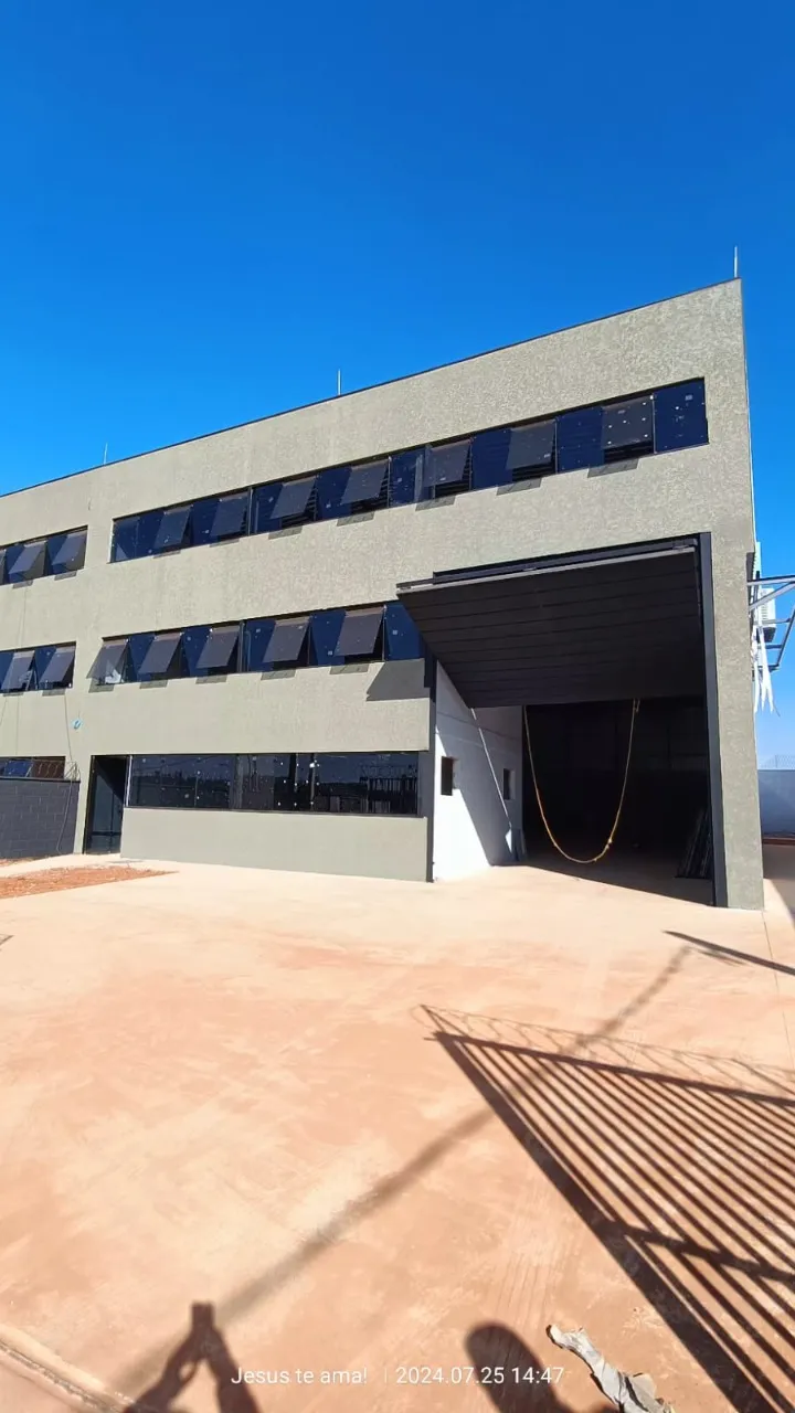 Imagem Aluguel de Barracão Industrial: Espaço Profissional no Distrito Industrial Iporanga, Sorocaba-SP - 600m², 1 Sala, 3 Banheiros, 10 Vagas.