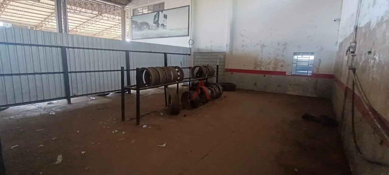 Imagem Barracão, Área Comercial para Locação às Margens da BR com 2.700m