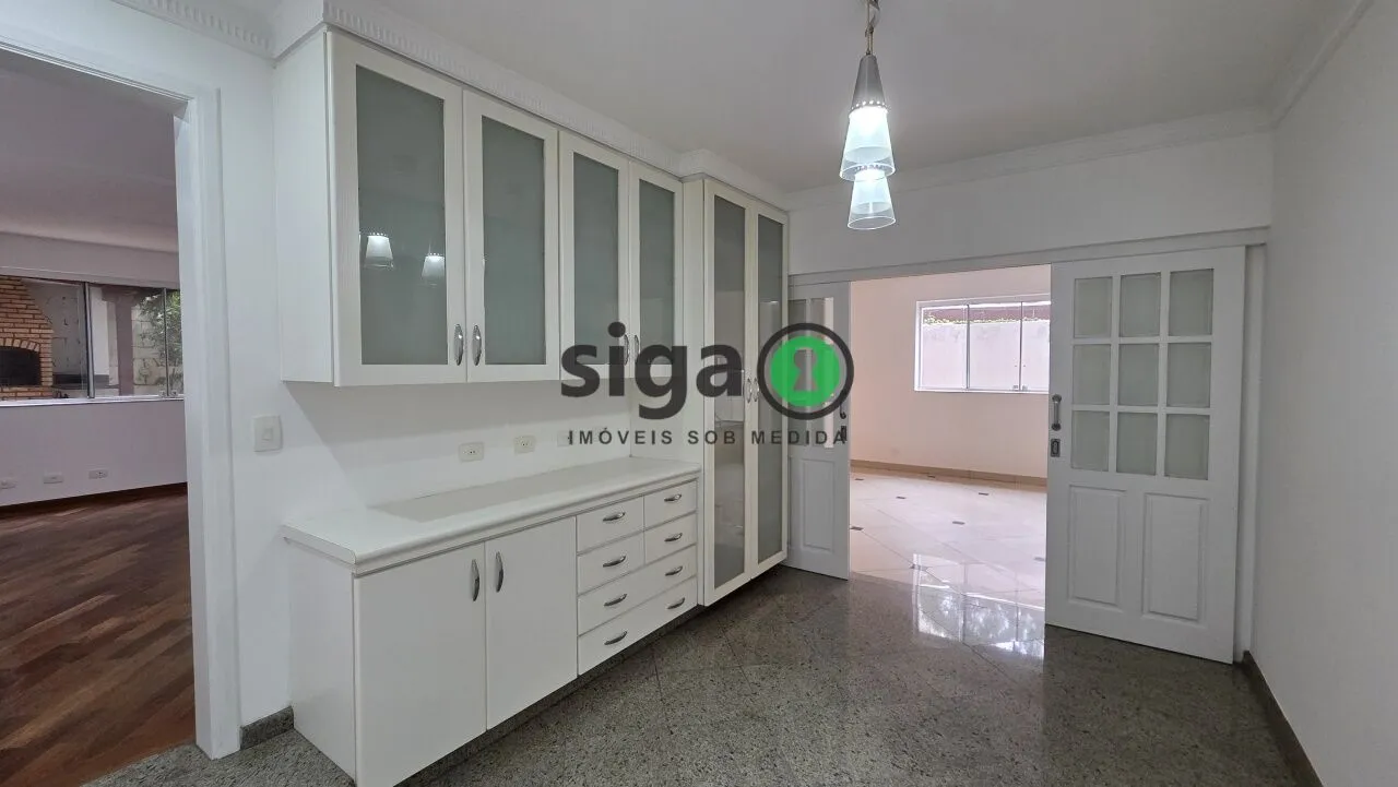Imagem Casa em condomínio à venda e locação com 300m², 5 quartos e 2 vagas no Panamby