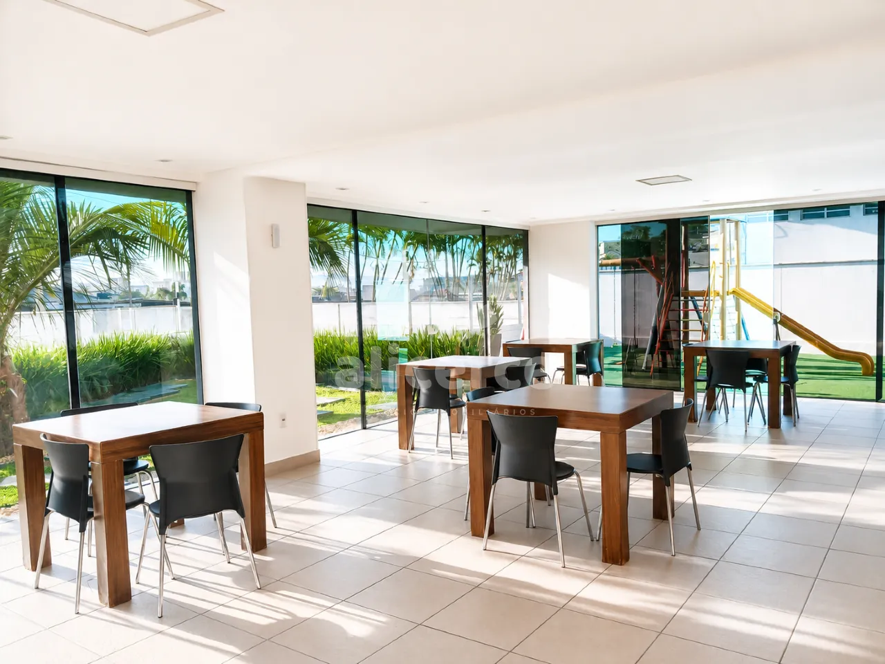 Imagem Apartamento com 2 dormitórios, suíte e churrasqueira na sacada em Areias - São José/SC