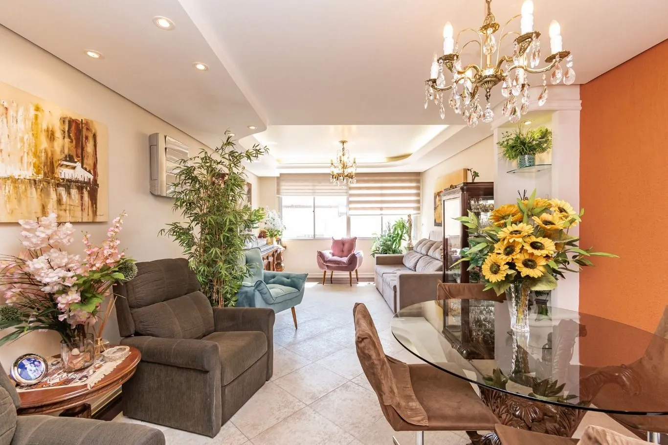 Imagem Vende-se apartamento com 3 quartos (1 suíte), 133 m² e 1 vaga - Petrópolis