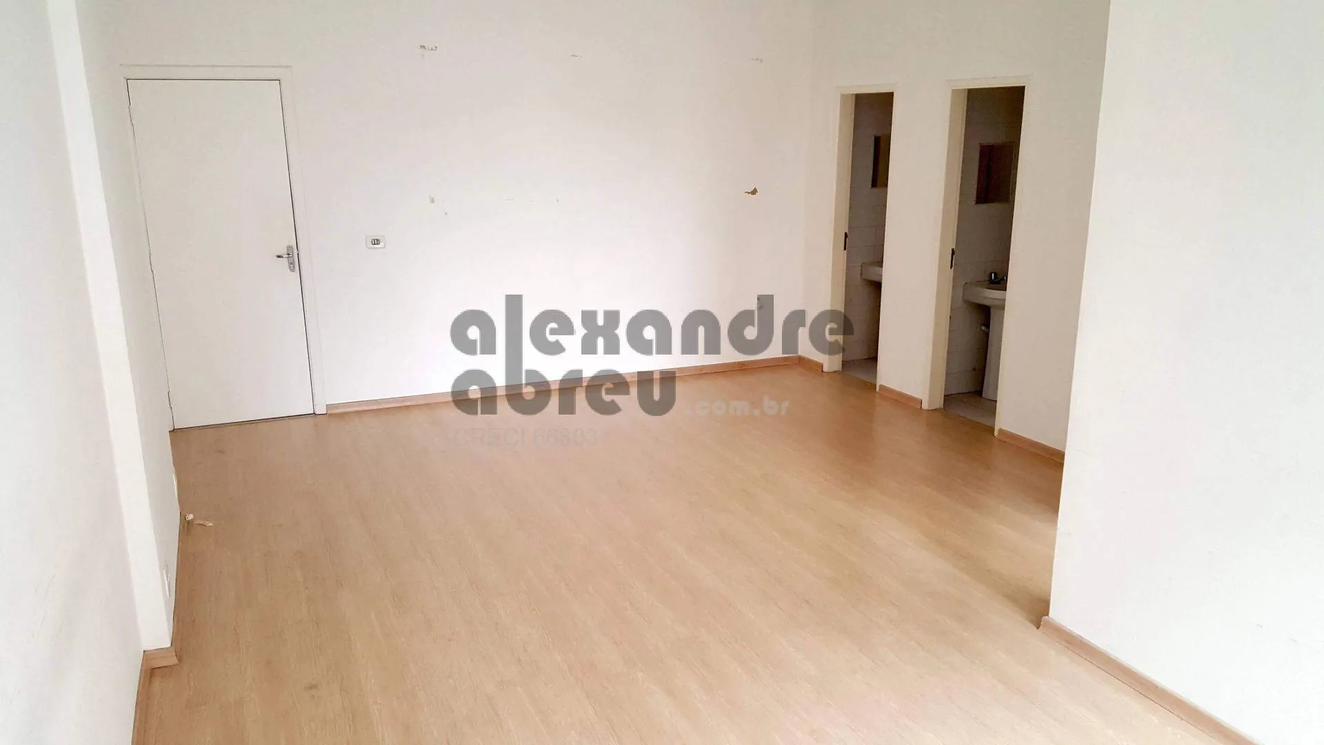 Imagem Aluga-se escritório comercial de 50 m² com 2 salas em Edifício no Morumbi