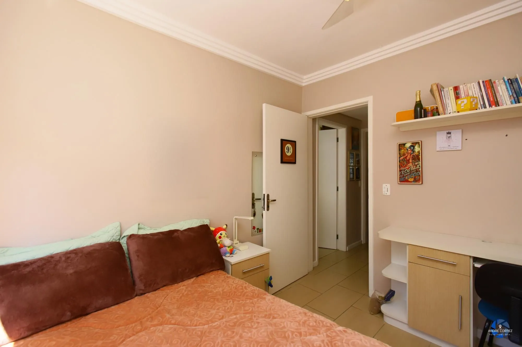 Imagem Vende cobertura: Piso inferior: 03 dormitórios, 02 banheiros, living 2 ambientes, cozinha americana.