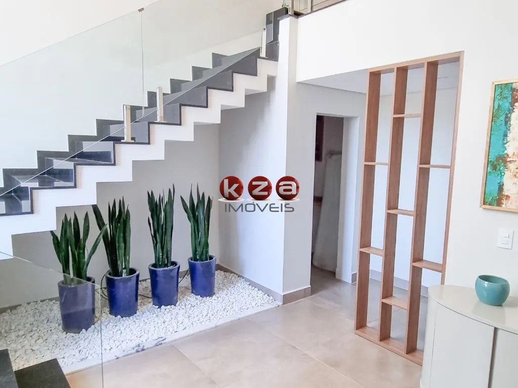 Imagem Imóvel de Alto Padrão: Casa em Condomínio à Venda em Valinhos-SP, no Residencial Vivenda das Pitangueiras - 3 suítes, 270m².
