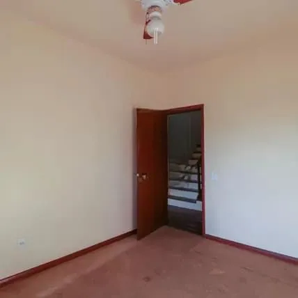 Imagem Casa à venda com 4 dormitorios no Bairro Nonoai - Porto Alegre